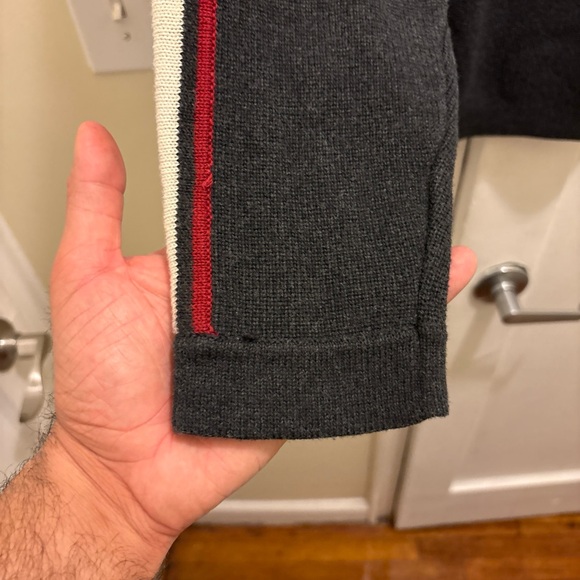 Men's vintage Eddie Bauer dark gray Sweater with Red & Cream Stripes size Large - Picture 3 of 9
